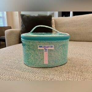 Justice zipper container